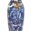 Große Arita-Palastvase. Unterglasurblau und Gold. Japan, Meiji, 19. Jh. Bodenmarke, Takematsu Sei (Arita). H. 106 cm.