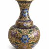 Vase. Email cloisonné. Chrysanthemendekor. H. 26 cm.