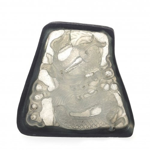 Phönix- und Drachenemblem. Weiße Jade. 19. Jh. L. 6 cm.
