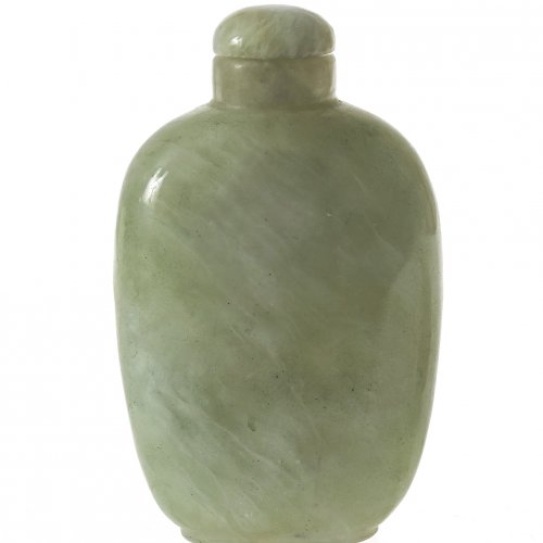 Snuffbottle. Grüne Jade. China, 19. Jh. H. 8,5 cm.