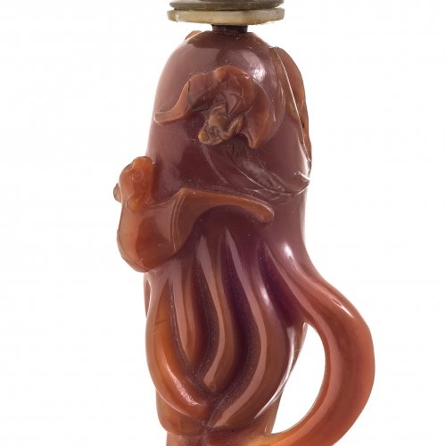 Snuffbottle. In Form einer Fingerzitrone.  Karneol. China, 19. Jh. Rep. L. 8,5 cm.