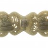 Gürtelschließe, zweiteilig. Jade. Musikantenmotiv. L. 12 cm.