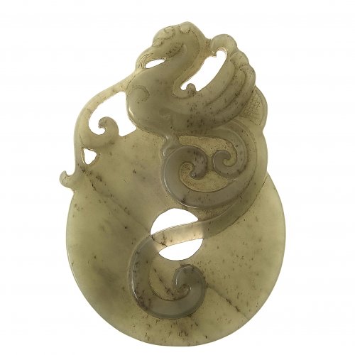 Phönix auf Bi-Scheibe. Jade. China, 18. Jh. L. 7,5 cm.