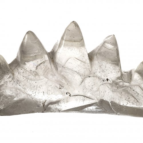 Pinselablage in Form von Bergspitzen. Bergkristall. China oder Tibet, 18. Jh. Best. L. 9,5 cm.