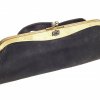 Abendtasche. Braunes Velourleder, Messingbügel, appliziertes Wappen. L. 34 cm.