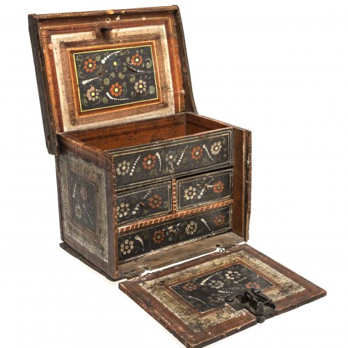 Wismutkästchen. Süddeutsch, 18./19. Jh. 14,5 x 19 x 14,5 cm. Gebrauchsspuren.