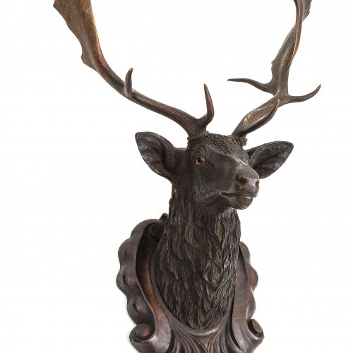 Hirschkopf. Geweih, Kopf Holz, mit Glasaugen. H. 100 cm.