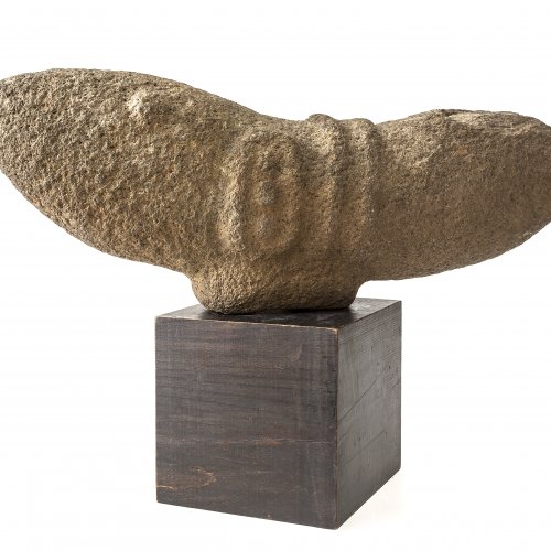 Totem. Afrika, Cross River (Südosten Nigeria). Stein, in Form eines Fisches. L. 41 cm.