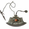 Feuersteinschläger. Tibet, 19./20. Jh. Mit Lederband und Korallenapplikation. L. 15,5 cm.