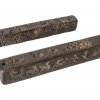 Zwei Holzstäbe. Beschnitzt (Kerbschnitzerei). L.  25 - 29 cm. Gebrauchsspuren.