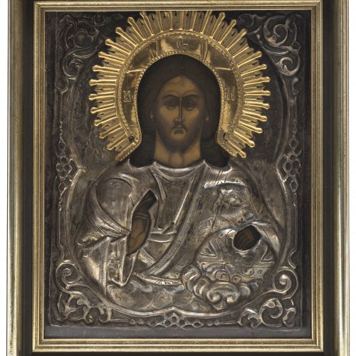 Ikone. Russland, 19./20. Jh. Christus Pantokrator. Mit Silber(?)oklad. Im verglasten Rahmenkasten. 25 x 21 cm.