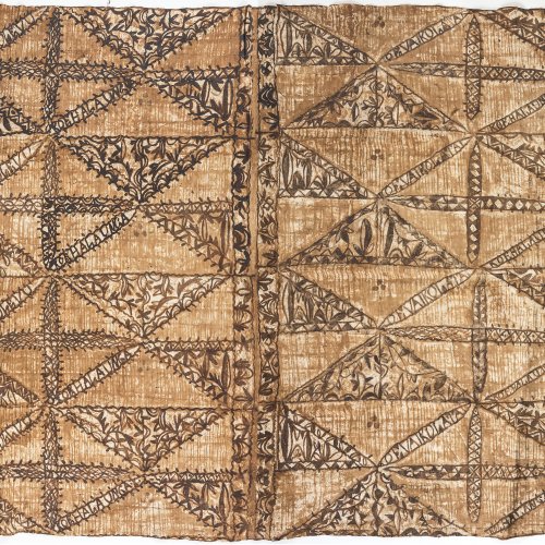 Tapa. Rindenbastoff vom Maulbeerbaum. Bemalt. Südsee, 20. Jh. Ca. 250 x 350 cm.