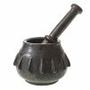 Mörser mit Pistill. Bronze. Gebauchte Wandung mit Rippen. Spanien, 17./18. Jh. H. 9 cm.