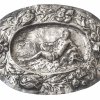 Kleine Reliefplatte. Venedig, 17./18. Jh.  Oval, im Fond Neptun, Fahne mit Barockblumendekor. Besch., rep. Gemarkt. Ca. 160 g. L. 26 cm.