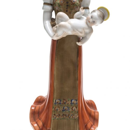 Muttergottes mit Kind. Herend, um 1900. Porzellan, farbig staffiert. H. 36,5 cm.