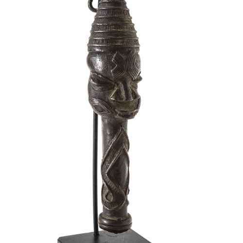 Ritual-Stab edan (klein). Yoruba, Nigeria, 14,5 cm
aus Bronze für Mitglieder des Ogboni-Geheimbundes.