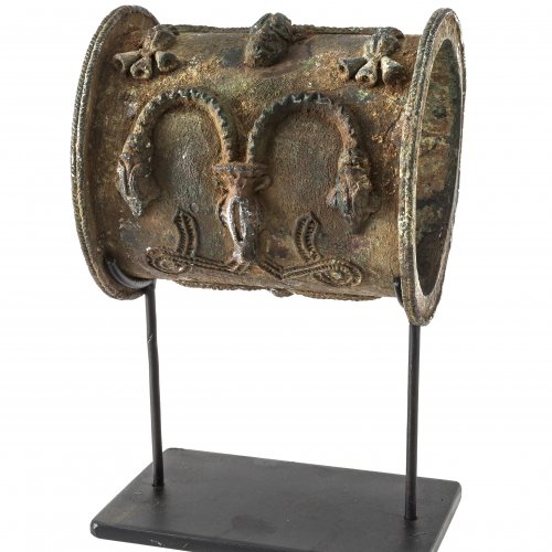 Armreif. Yoruba, Nigeria. Bronze. ø 10 cm. L. 11 cm. Für Mitglieder des Ogboni-Geheimbundes