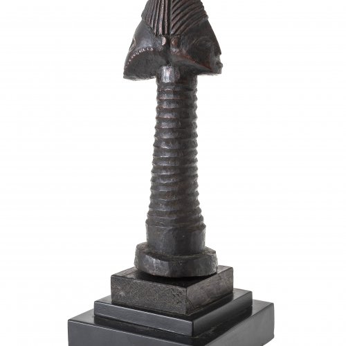 Janusköpfige Stele. Luba, D.R.Kongo. H. 22 cm.