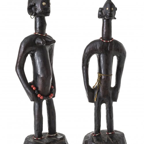Seltenes Figurenpaar. Mossi, Burkina Faso. H. 40 und 44 cm.