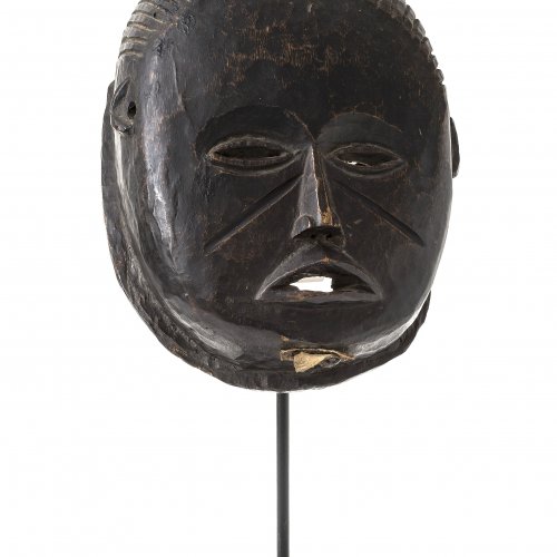Große Maske. Igala, Nigeria. H. 38 cm. Provenienz: Ketterer München, 20.4.1991, lot. 373 und Neumeister München, A40, 16.11.2006, lot. 169.