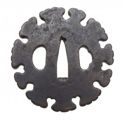 Tsuba. Japan, Edo/Meiji. Eisen, mit durchbrochenem Inome-Dekor am Rand. ø 7 cm.