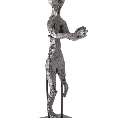 Eisenvotiv. Menschliche Figur. H. 13 cm.
