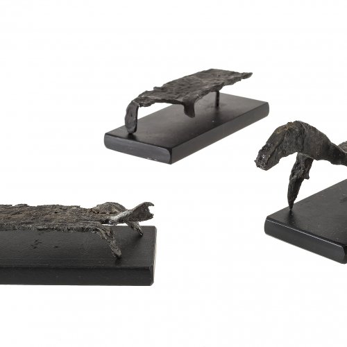 Drei Eisenvotive. Drei Tiere. L. 9-18 cm.