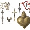 Konvolut  Devotionalien (2 Rosenkränze, 3 Walburgisbüschen, 1 Kreuzanhänger, 1 Votivherz).