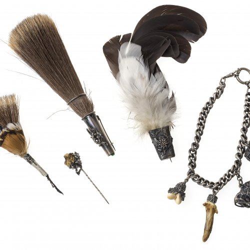 Konvolut Trachtenschmuck (1 Charivari, 1 Krawattennadel,  3 Hutschmucknadeln).