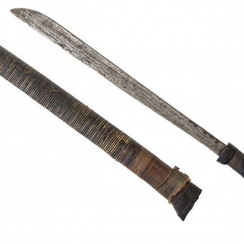 Kris. Indonesien. Geschnitzter Holzgriff. L. 56 cm.