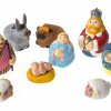 Krippe. Ton, farbig staffiert. In der Art des Fernando Botero. 10-teilig.