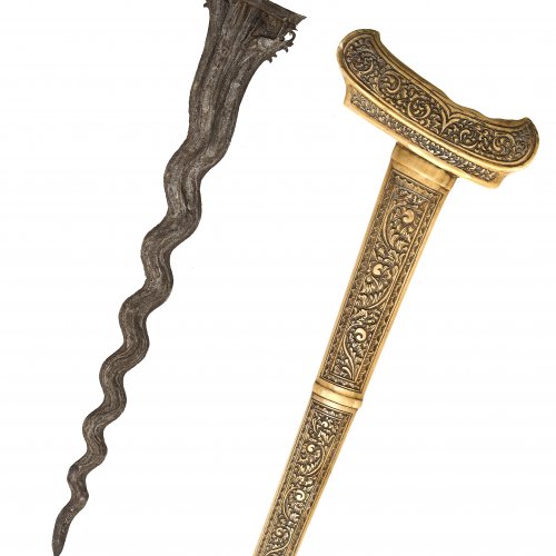 Kris. Indonesien, 19. Jh. Mit reich verzierter Scheide. L. 47 cm.