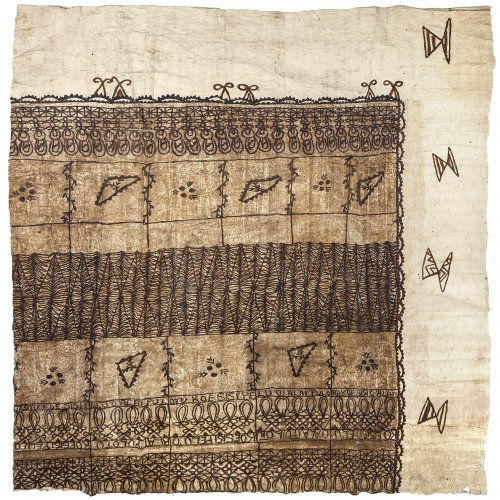 Tapa. Rindenbastoff vom Maulbeerbaum. Bemalt. Südsee, 20. Jh. Ca. 250 x 390 cm.