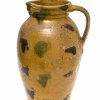 Große Kanne. Irdenware, farbig glasiert. Kröning.
