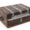 Schatulle. Frankreich, 17./18. Jh. Holz mit Eisenbeschlägen. 25 x 51 x 37,5 cm.