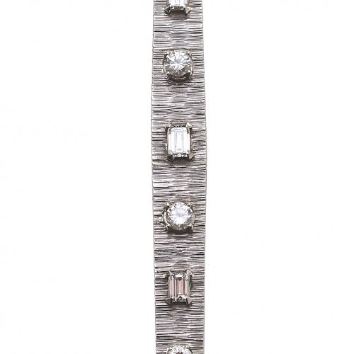 Armband. WG, Diamantbesatz in Brillant- u. Treppenschliff.
