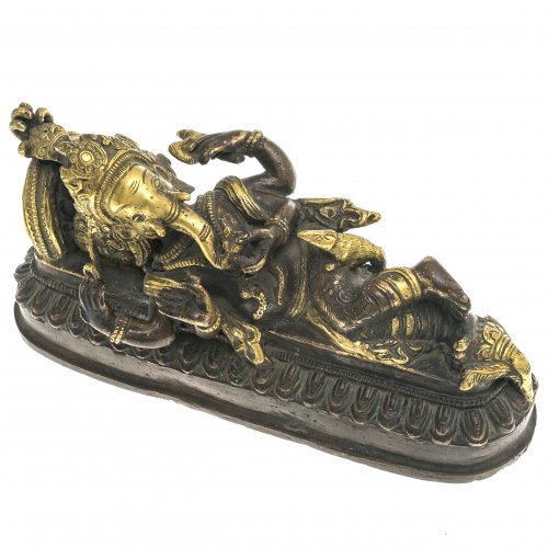 Ganesh, liegend, Bronze. Tibet.