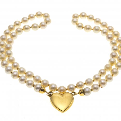 Zuchtperlenkette. Herzförmige Zierschließe (18 K GG).