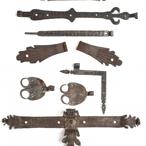 Konvolut Beschläge, 9 Teile. Schmiedeeisen, L. 18-71 cm.
