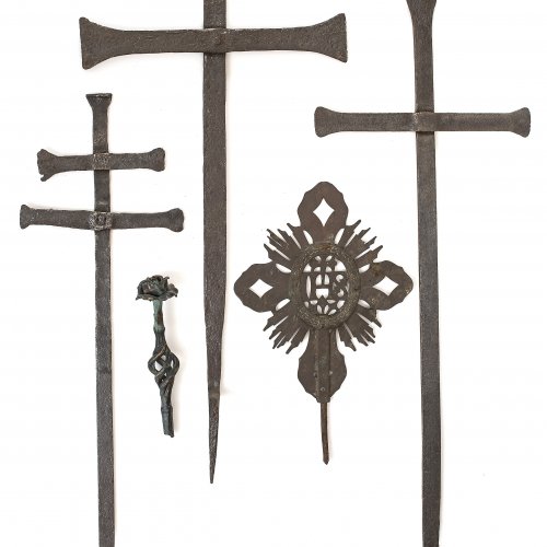 Konvolut sakrales Schmiedeeisen, 5-teilig. L. 21-82 cm.