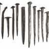 13 Nägel. Schmmiedeeisen, L. 11-35 cm.