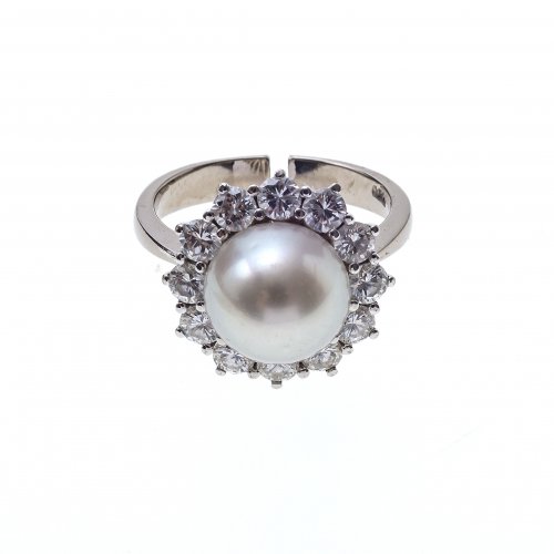Ring mit Perle Brillantbesatz.