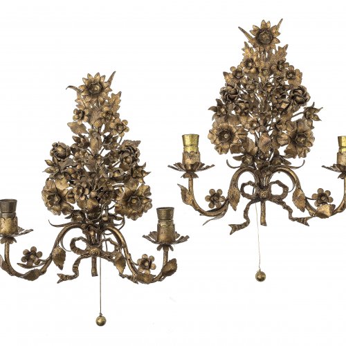 Ein Paar Wandappliken. Metall, goldfarben bemalt.