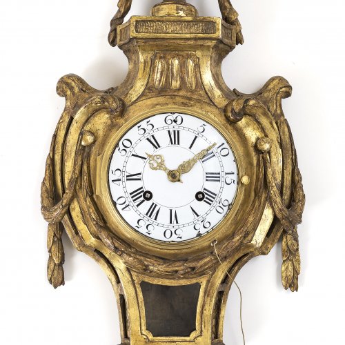 Carteluhr. Holz, vergoldet, Salzburg, um 1790.