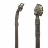 Ritualstab. Bronze, Afrika, wohl Yoruba(Nigeria), Ogboni-Geheimbund. L. 57,5 cm.