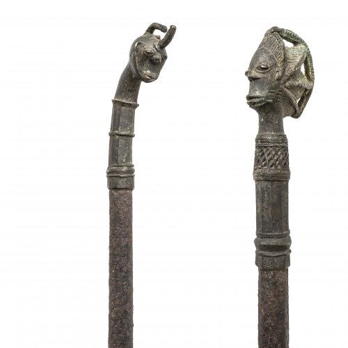 Ritualstab. Bronze, Afrika, wohl Yoruba(Nigeria), Ogboni-Geheimbund. L. 57,5 cm.