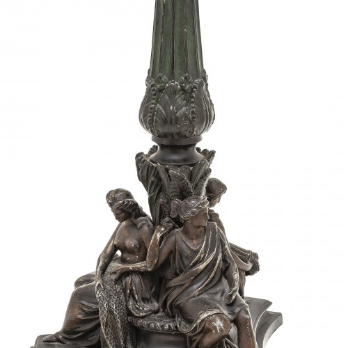 Leuchterfuß, Metall, bronziert, drei Grazien.