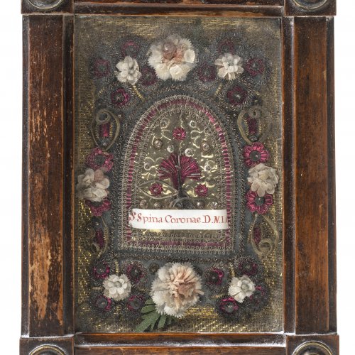 Reliquientafel, floral dekoriert.