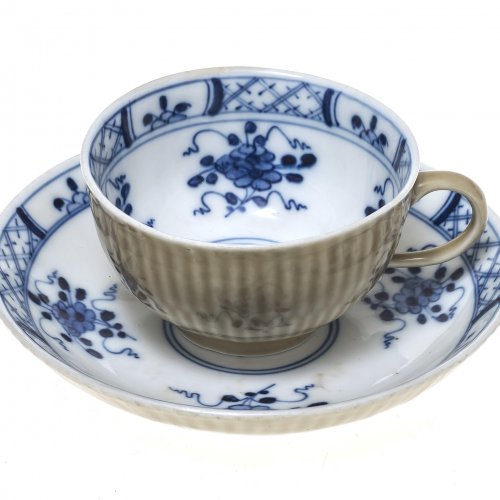 Tasse mit Untertasse, Porzellan, Blaumalerei.