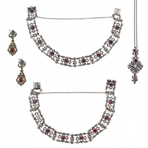 Konvolut Trachtenschmuck (2 Armbänder, 1 Paar Ohrgehänge, 1 Kette mit Anhänger).
